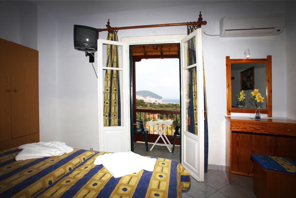 Alexandros Rooms & Studios 스코펠로스 타운 객실 사진